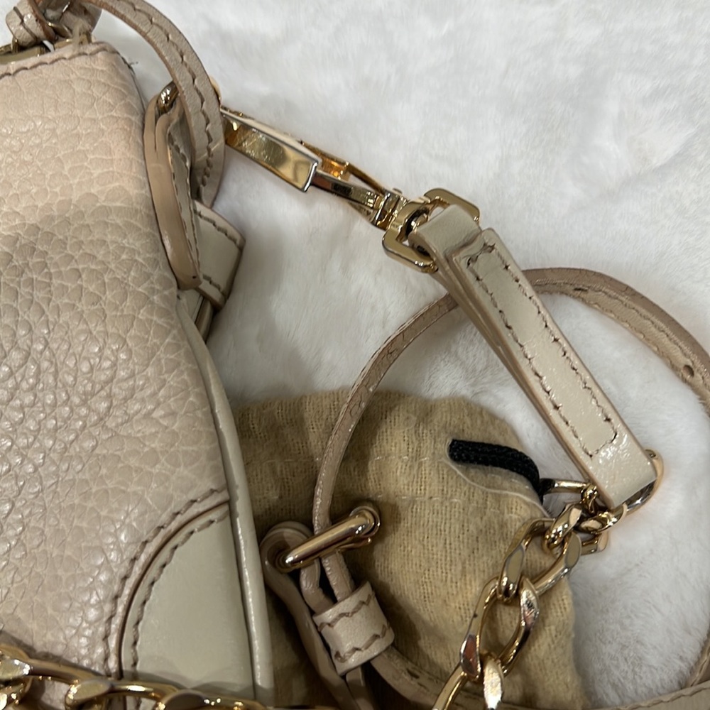 Burberry cross body with gold chain. - Picture 8 of 13